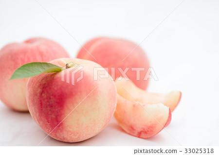 國內桃子樺樹白色背景 33025318