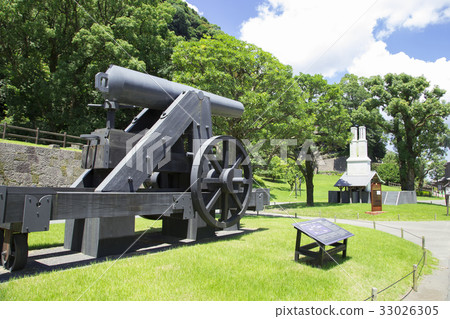 Sengokuen Iron 150 pound cannon and reflection furnace replica 33026305