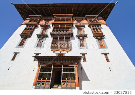 Traditional Bhutanese style building in Paro Traditional Bhutanese style building in Paro 33027855