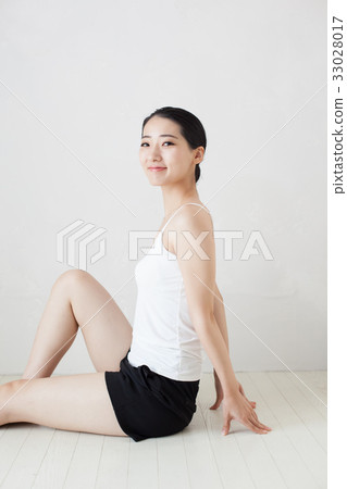 Pilates Yoga (Female) 33028017