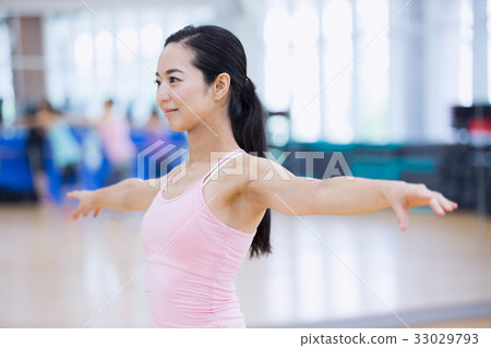 sports gym  33029793