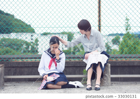 Rooftop students and teachers 33030131