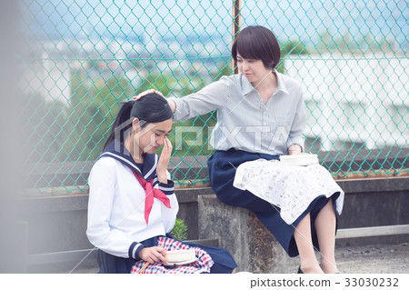 屋頂學生和老師 33030232