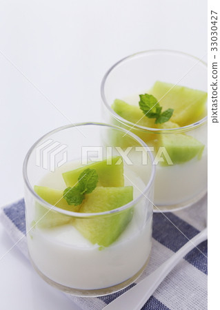 Melon's panna cotta 33030427