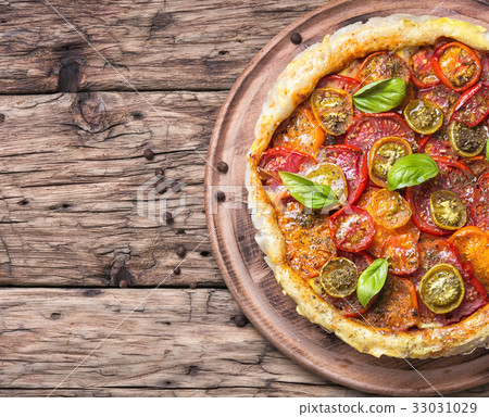 Homemade vegetarian pizza 33031029