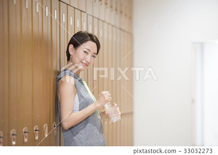 Gym, locker room image 33032273