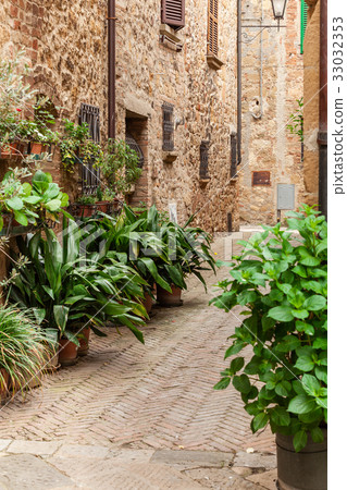 The streets of the old Italian city of Pienza 33032353