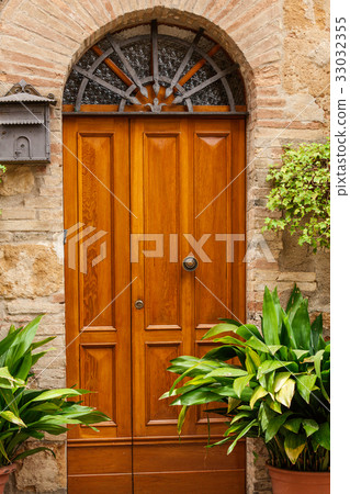 The streets of the old Italian city of Pienza 33032355