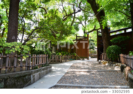 Japanese garden of Osaka Shitennoji 33032595