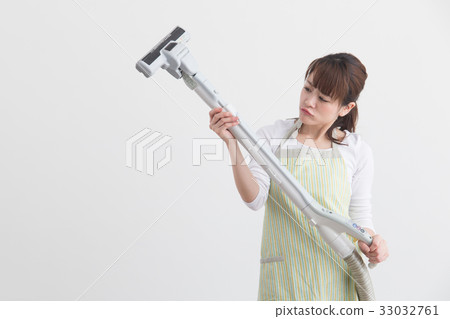 Woman in white apron · White back Woman in white apron · White back 33032761