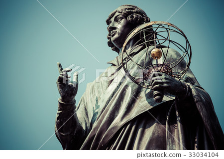 Monument of great astronomer Nicolaus Copernicus 33034104
