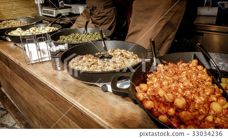 Food on the pan fry 33034236