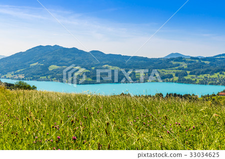 Beautiful landscape at lake Attersee in Steinbach, 33034625