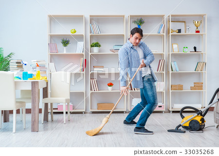 Man doing cleaning at home 33035268