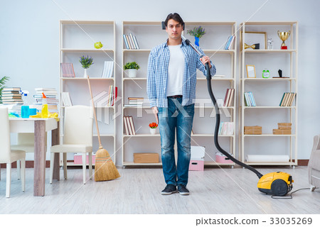 Man doing cleaning at home 33035269