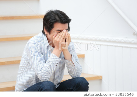 Middle-aged man Middle-aged man 33035546