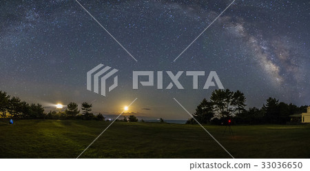 milkyway with Lyrid's meteor shower 22 april 2017 33036650