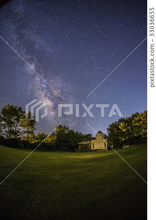 milkyway with Lyrid's meteor shower 22 april 2017 33036655