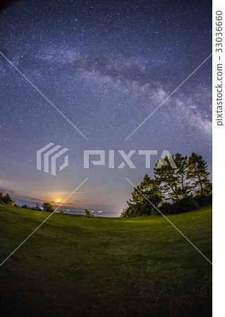 milkyway with Lyrid's meteor shower 22 april 2017 33036660