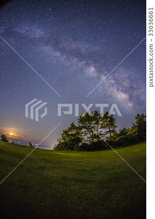 milkyway with Lyrid's meteor shower 22 april 2017 33036661