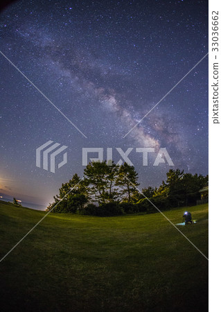 milkyway with Lyrid's meteor shower 22 april 2017 33036662