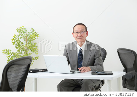 Senior businessman office Senior businessman office 33037137