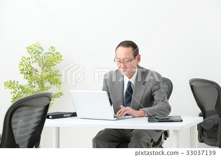 Senior businessman office Senior businessman office 33037139