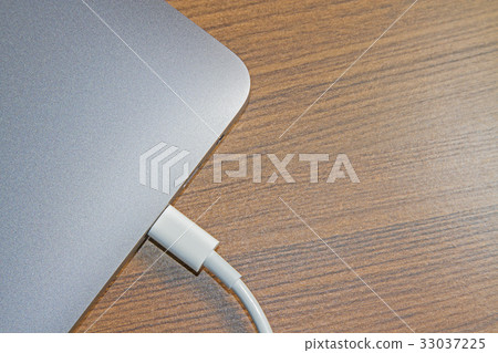 USB type-C on laptop and Cable's White of laptop USB type-C on laptop and Cable's White of laptop 33037225