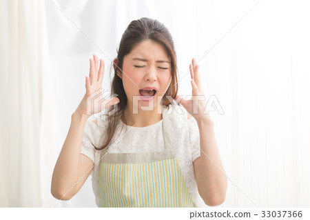 一個圍裙的女人 33037366