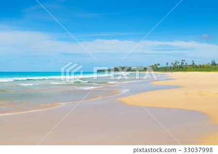 Beautiful ocean, long sandy beach and sky Beautiful ocean, long sandy beach and sky 33037998