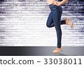 woman wearing jean 33038011