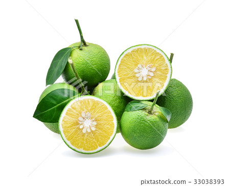 sweet orange(Citrus medica Linn) on white  33038393