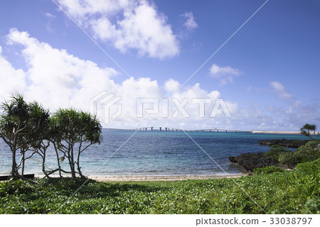 Irabu Ohashi seen from the beach of Miyako-shi, Okinawa Prefecture Irabu Island Irabu Ohashi seen from the beach of Miyako-shi, Okinawa Prefecture Irabu Island 33038797