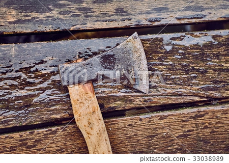 Axe on wet planks Axe on wet planks 33038989