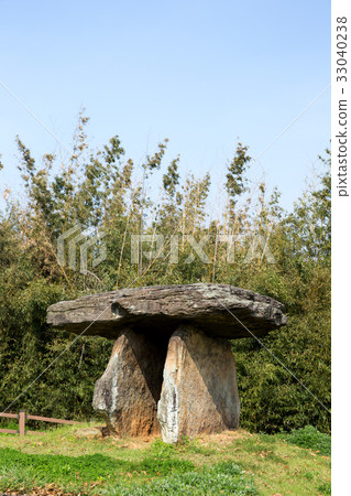 Tojin-ri dolmens, dolmens, ruins of Kochang dolmens, Gochang-gun, Jeonbuk, Korea 33040238