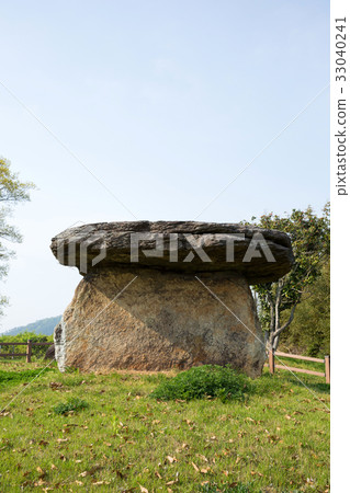 Tojin-ri dolmens, dolmens, ruins of Kochang dolmens, Gochang-gun, Jeonbuk, Korea 33040241