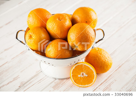 Fresh oranges in a colander Fresh oranges in a colander 33040696