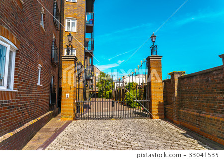 Typical old English buildings 33041535