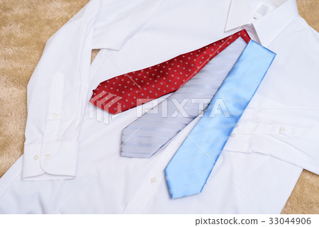 Choose a tie that suits your shirt Choose a tie that suits your shirt 33044906