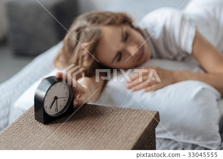Selective focus of an alarm clock Selective focus of an alarm clock 33045555