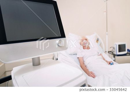 New lung monitor being employed for treatment New lung monitor being employed for treatment 33045642