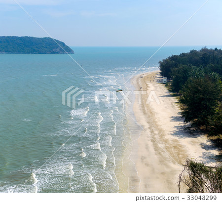 Tropical white sand beach in Khao Sam Roi Yot Tropical white sand beach in Khao Sam Roi Yot 33048299