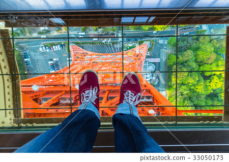 從東京鐵塔的俯視窗觀看 從東京鐵塔的俯視窗觀看 33050173