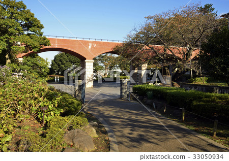 迷霧籠罩的橋樑 迷霧籠罩的橋樑 33050934