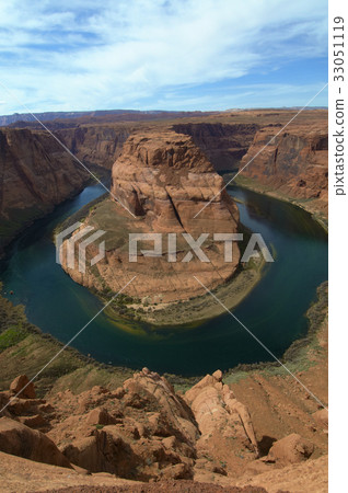 Horseshoe Bent on the horseshoe-shaped Colorado River Horseshoe Bent on the horseshoe-shaped Colorado River 33051119