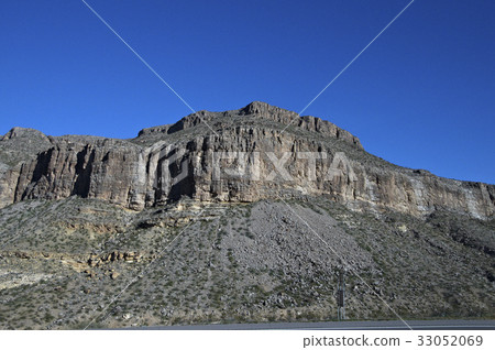 出現在路線15的路旁的谷岩石峰頂 33052069