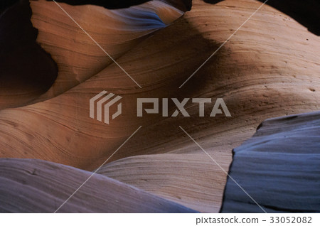 砂岩和水藝術羚羊峽谷 砂岩和水藝術羚羊峽谷 33052082