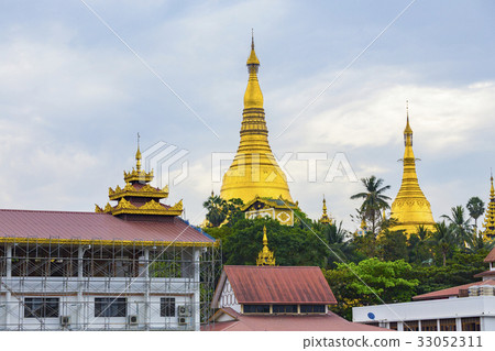 Shwedagon Pagoda of Myanmar Shwedagon Pagoda of Myanmar 33052311