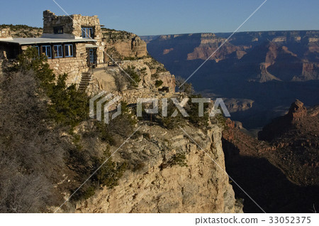 Old Lookout Studio overlooking Grand Canyon 33052375