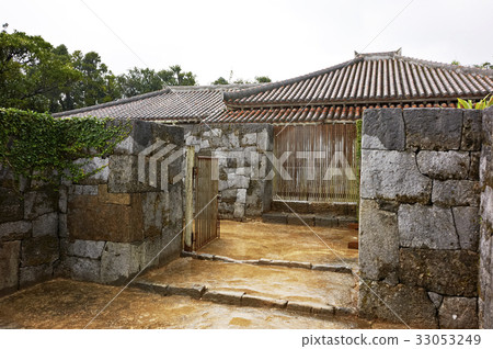 The upper gate of the style called Kami-egun house "Ishigaki-dona" The upper gate of the style called Kami-egun house "Ishigaki-dona" 33053249